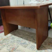 میز تحریر و کامپیوتر