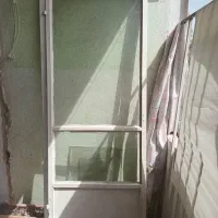 یکعدد درب و یک عدد پنجره ودو عدد  نرده آهنی سنگین|مصالح و تجهیزات ساختمان|مشهد, شاهد (شهرک غرب)|دیوار