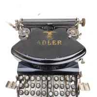 ماشین تایپ دستگاه تحریر عتیقه و قدیمی adler