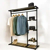 رگال و مانکن و کف پوش مغازه