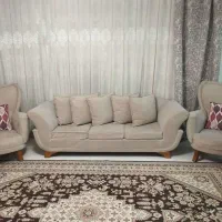 کاناپه و‌ دو مبل تک