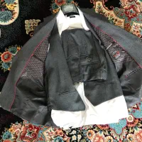 کت شلوار|لباس|چالوس, |دیوار