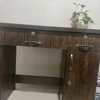 میز تحریر بسیار شیک و تمیز