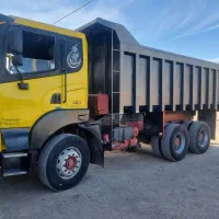 راننده پایه یک جهت رانندگی رو‌ی ماشین آمیکو