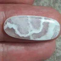 نگین عقیق طبیعی با نقش کلمه الله در دل سنگ