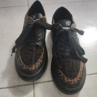 نیم بوت و کتونی|کیف، کفش، کمربند|اندیشه, اندیشه فاز ۱|دیوار