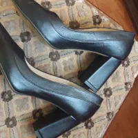 تعدادی کفش پاشنه بلند سایز ۳۹ و ۴۰