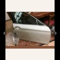 در شاگرد و گلگیر بی ام و f10 سفید