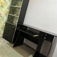 میز تحریر و کامپیوتر و کمد کتابخانه