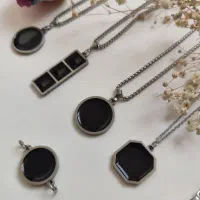 عکس و گردنبند مخفی