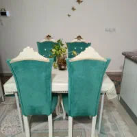میز نهار خوری تمیز و سالم و استفاده نشده