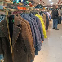 فروشنده خانوم برای پوشاک