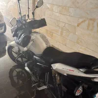 آپاچی ۱۸۰ سفید