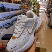 فروش کتانی نایک v2k نرم و سبک و راحت|کیف، کفش، کمربند|قم, شاه ابراهیم|دیوار