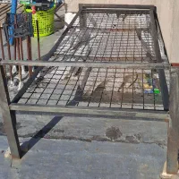 تخت فلزی باتشک ومقداری پارچه نو ب فروش  میرسد