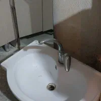 روشویی و شیر و آینه