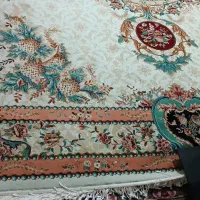 فرش ۳.۴ کرمی رنگ بسیار تمیز