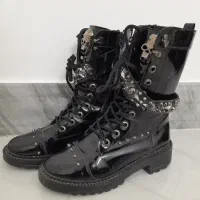 پوتین درحد نو|کیف، کفش، کمربند|قم, بنیاد|دیوار