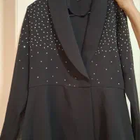 تعدادی لباس و شال مجلسی