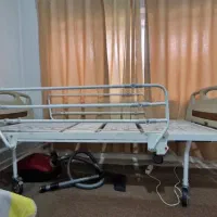 تخت سه شکن بیمارستانی