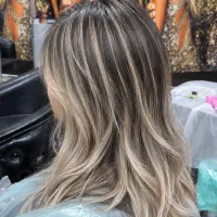 خدمات رنگ و‌لایت آمبره بالیاژ فول دکلره رنگ مو