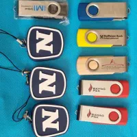 تعدادی فلش  ۱۶،۸ و ۳۲ گیگ