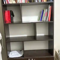 کتابخانه کاملا سالم و‌تمیز