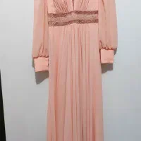 چندعدد لباس زنانه|لباس|زاینده رود, |دیوار