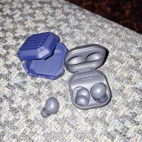 کیس و گوشی راست بادز ۲ پرو سامسونگ