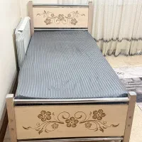 تخت چوبی