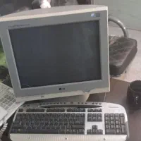 مانیتور با کیبورد سالم