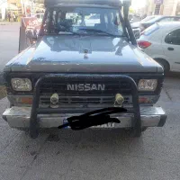 ماشین برای طبیعت گردی و آفرود با راننده