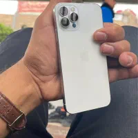 ایفون xs در قاب ۱۲ پرو