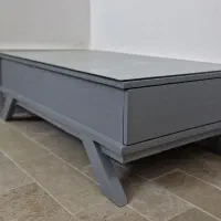 تعدادی وسایل (آیینه  قالیچه پرده زبرا میز)