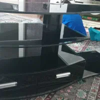 میز کامپیوتر  و تلویزیون