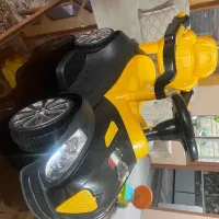 ماشین کودک رنگ زرد و مشکی سالم نو نو