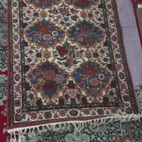 دو قالی دستباف