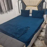 تخت خواب دو نفره و میز ارایشی