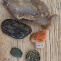 تعدادی سنگ