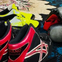 کفش کشتی و کفش سالن ، دستکش بوکس ، دمبل