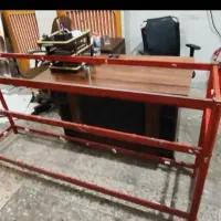 دو عدد ویترین 2متری و1متری و تعدادی قفسه