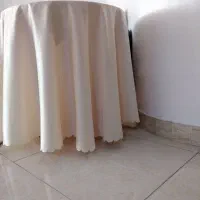 میز خاطره به همراه ساتن کرم رنگ