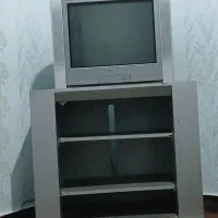 تلوزیون سونی با میز