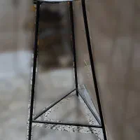 سه پایه آهنی