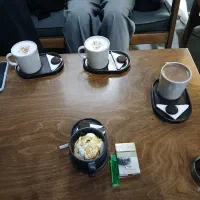 باریستا و قلیون زن