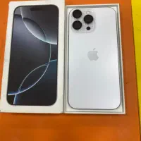 آیفون ۱۶پرومکس سفید