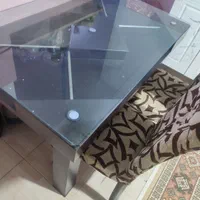 میز غذاخوری تمیز کم کار یک عدد ساعت ایستاده800