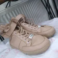 نیم بوت خارجی 38 و39|کیف، کفش، کمربند|پرند, فاز ۳|دیوار