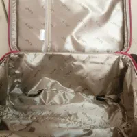 چمدان|کیف، کفش، کمربند|رشت, گلسار|دیوار