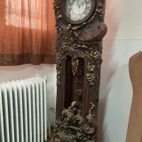 ساعت کنار سالنی
